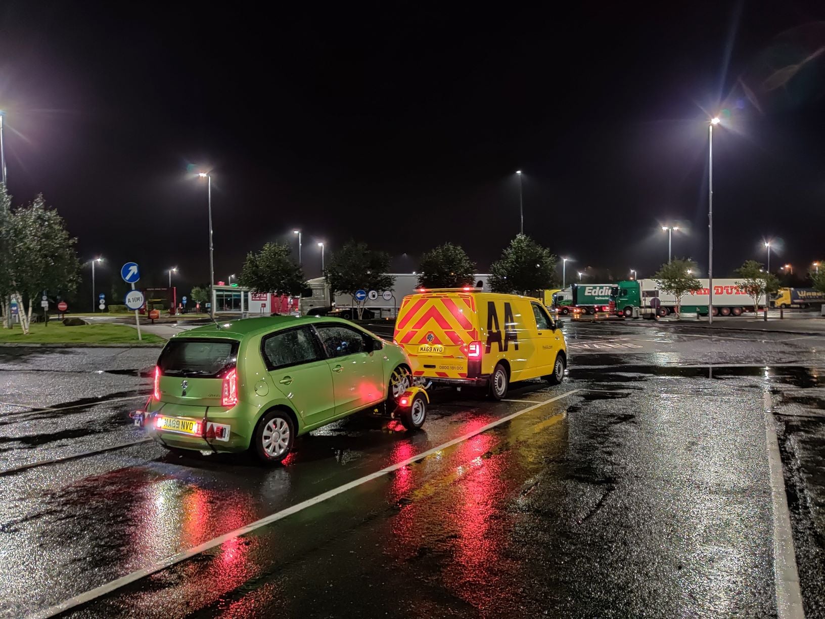 Green car on crt in wet resize
