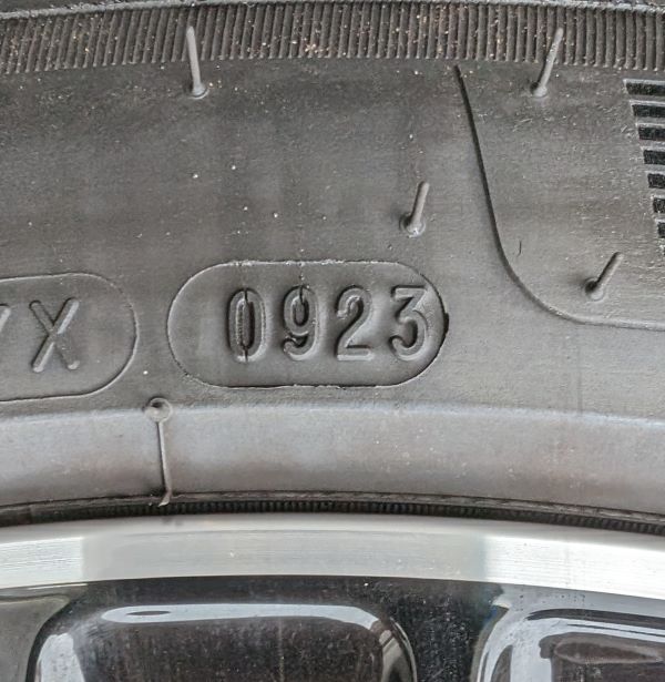 Tyre date image