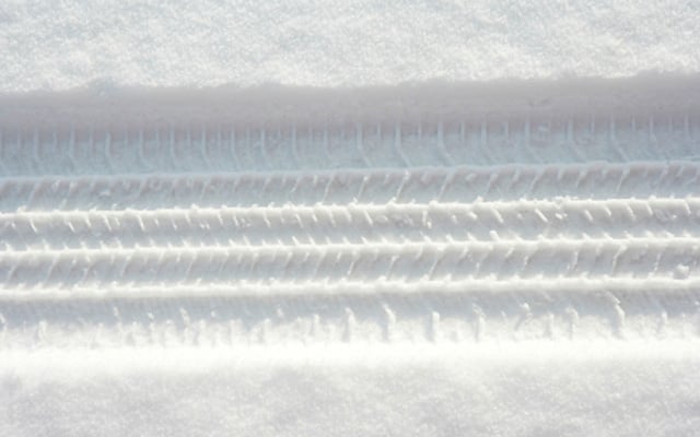 Snow tyre track Snow tyre track