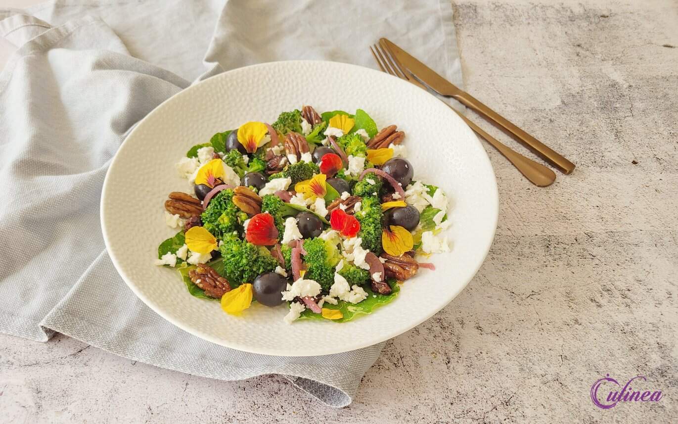 Broccoli salade met gekarameliseerde pecannoten