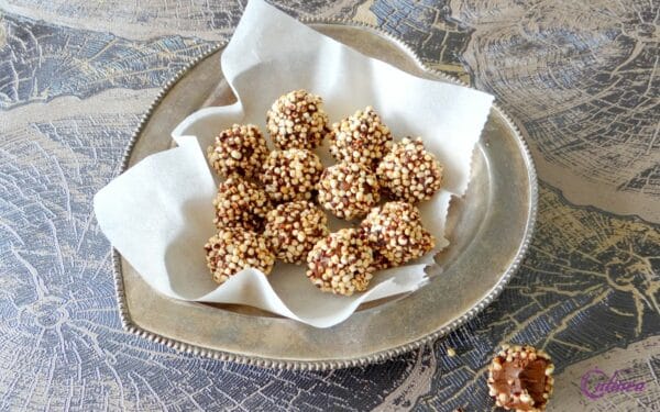 Chocolade tahin truffels met kokos