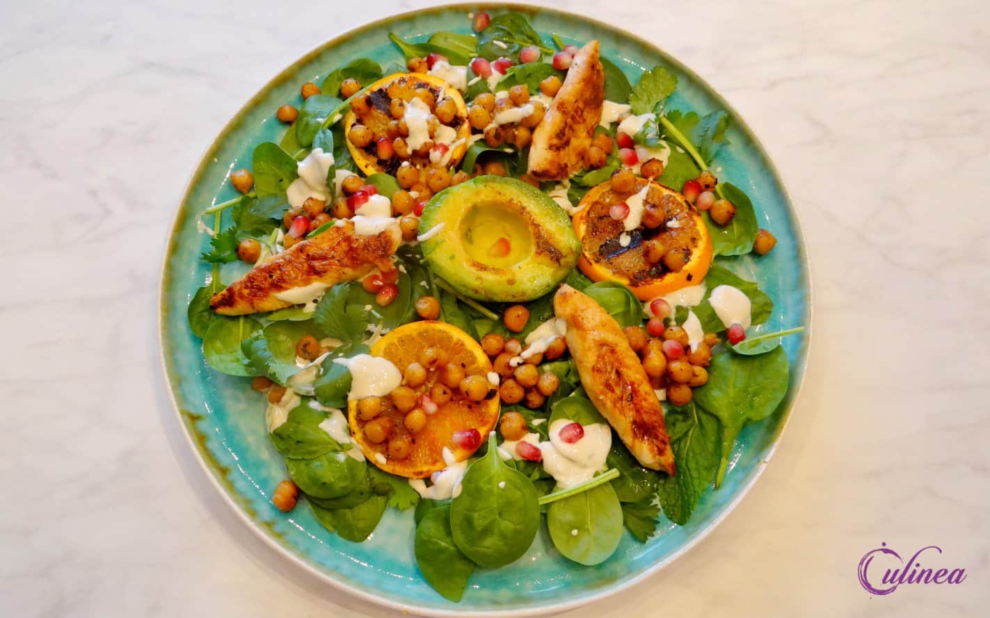 Citroenkip met gegrilde kikkererwten, sinaasappel en avocado