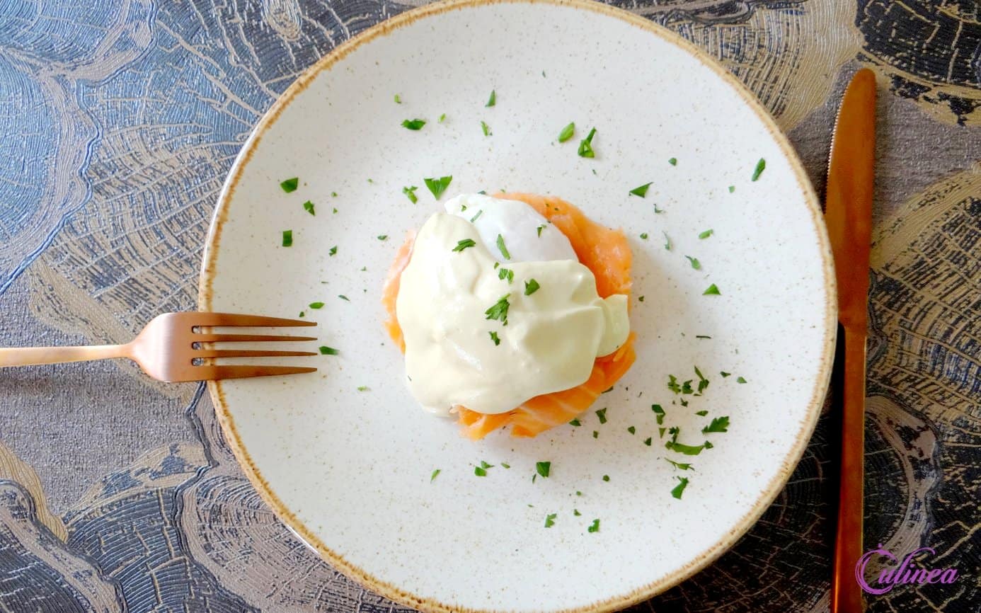 Eggs Benedict met gerookte zalm