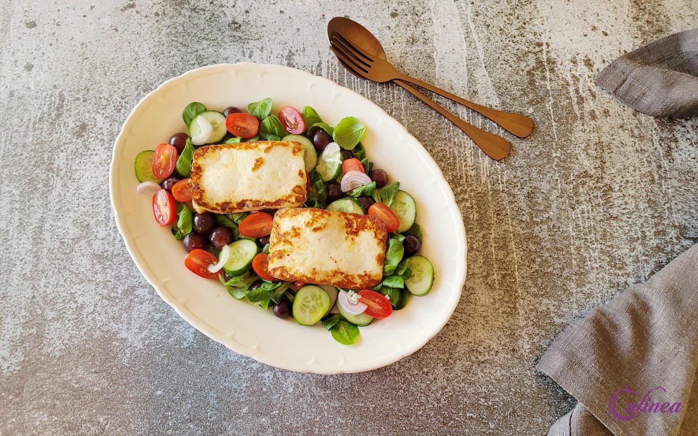 Griekse salade met gebakken feta