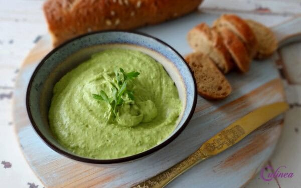 Groene kruiden hummus