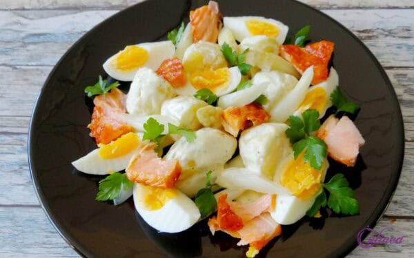 Lauwwarme aspergesalade met gerookte zalm