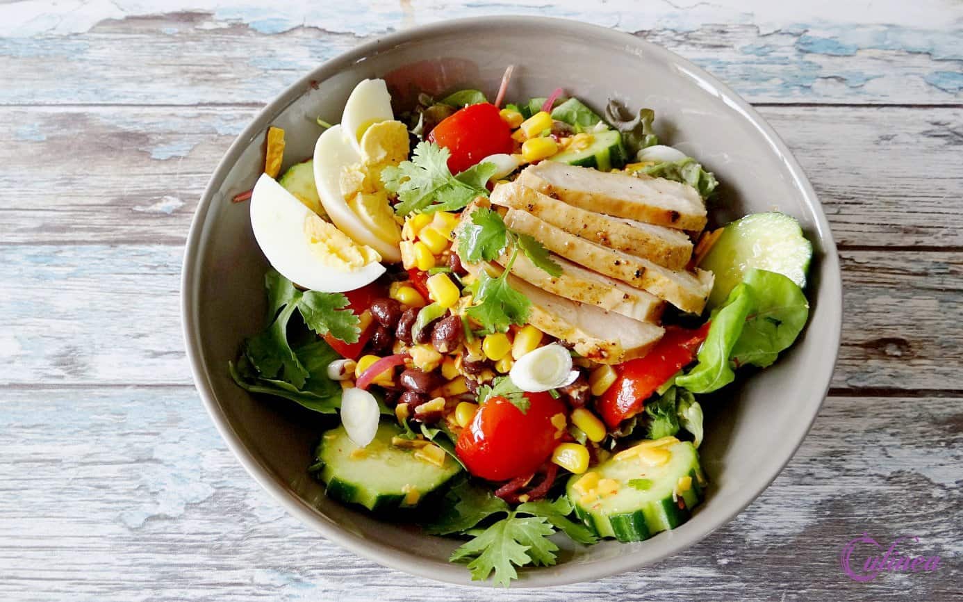 Mexicaanse salade met gegrilde kip