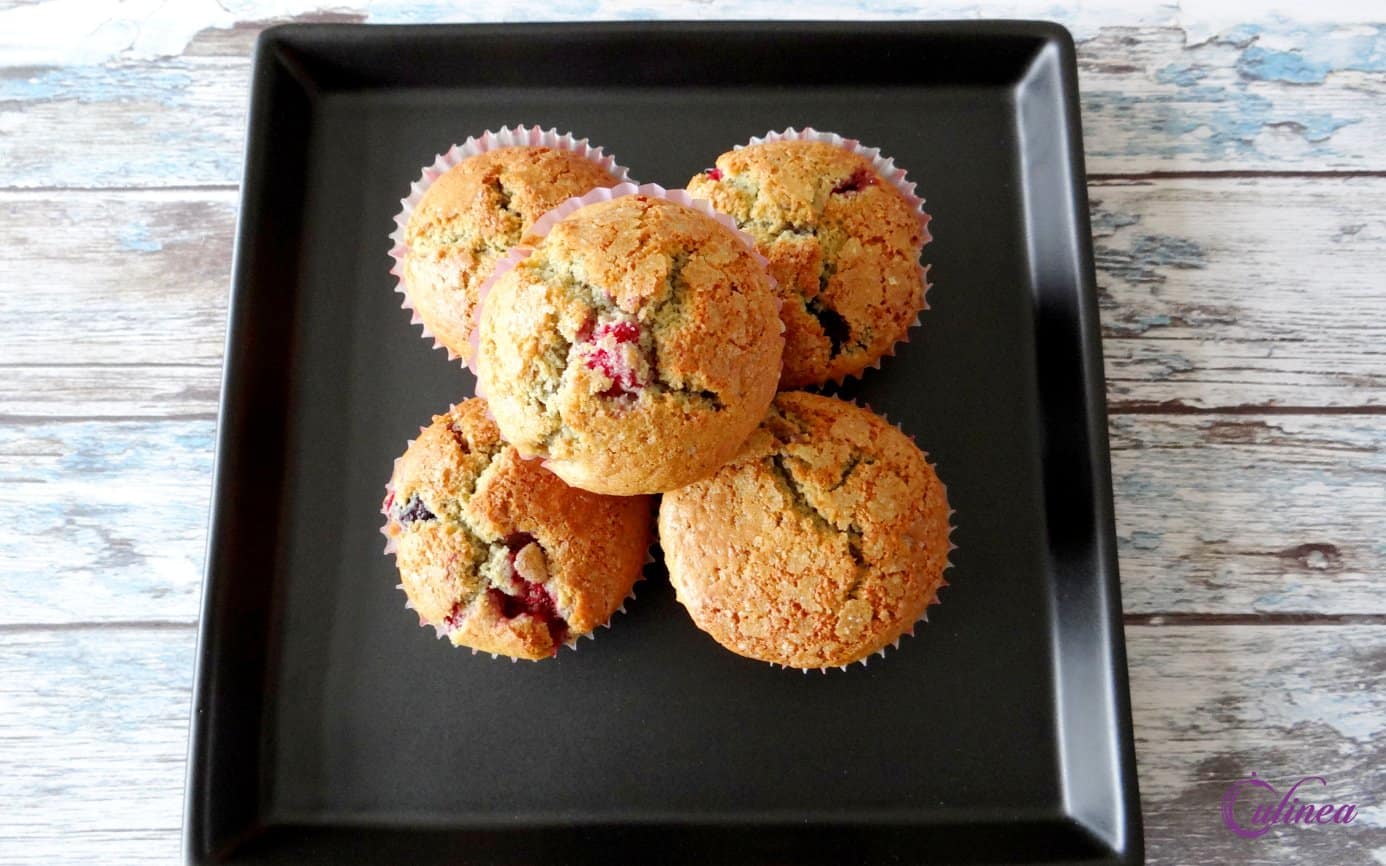 Ontbijtmuffins met zomerfruit