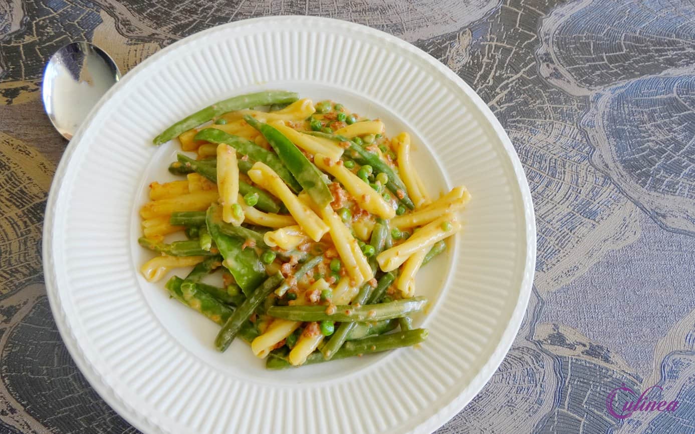 Pasta met bonen en kaassaus