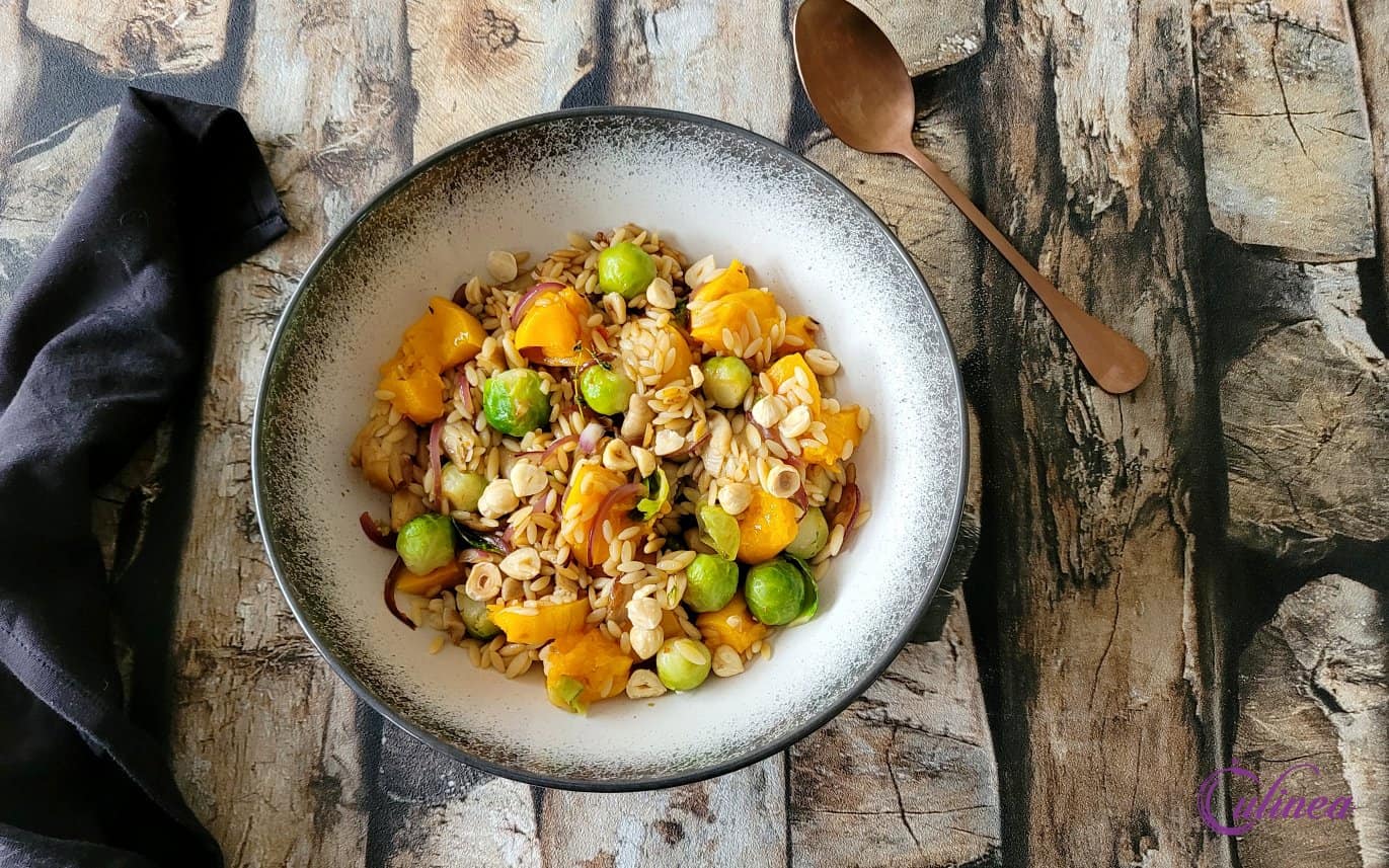 Pasta met gebakken spruiten, pompoen en paddenstoelen