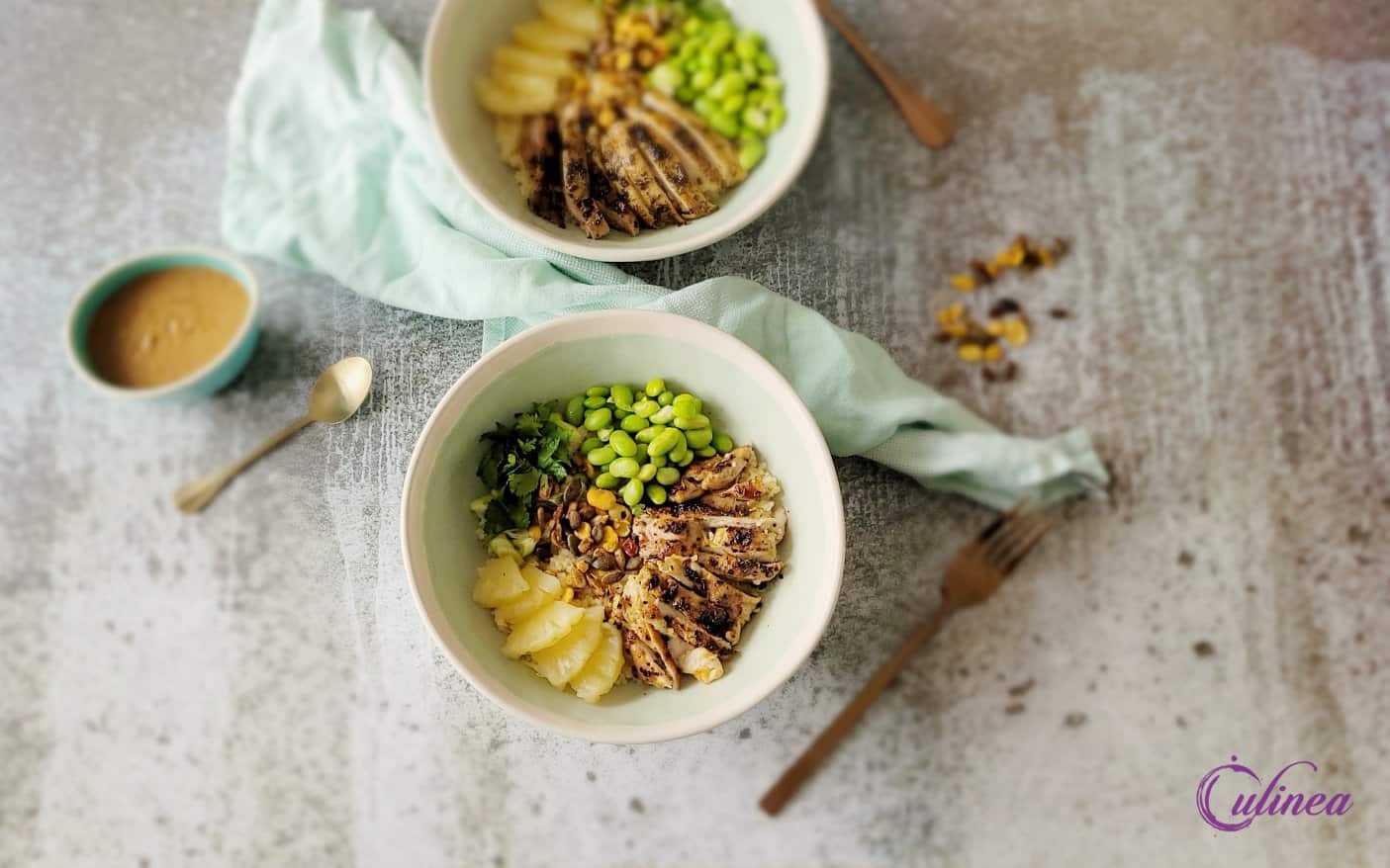 Quinoa met kip, ananas en pindasaus: