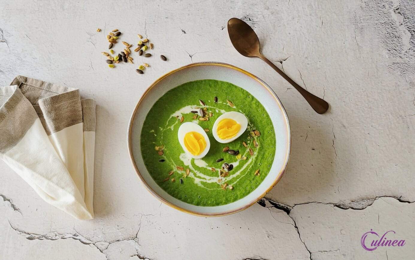 Spinazie preisoep met ei