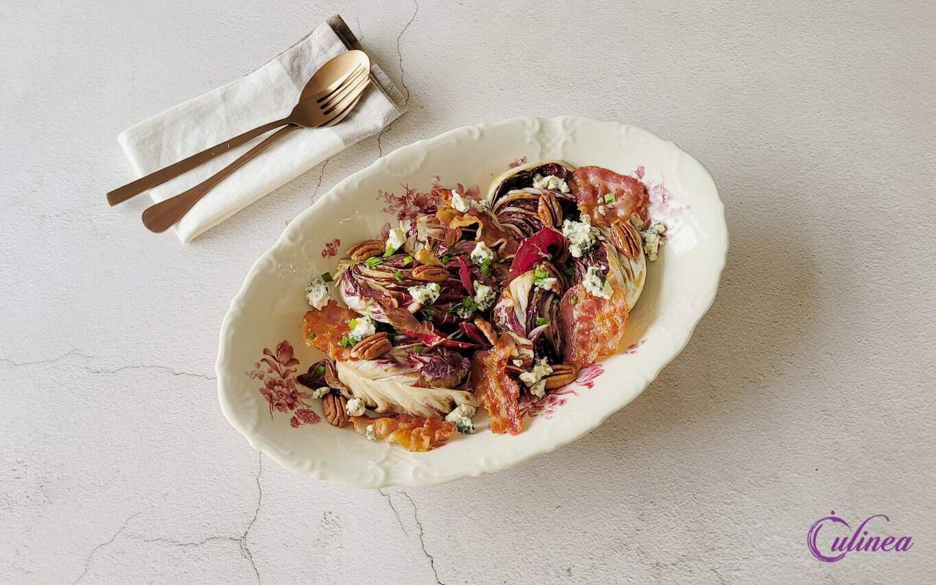 Gegrilde radicchiosalade met spek en blauwe kaas