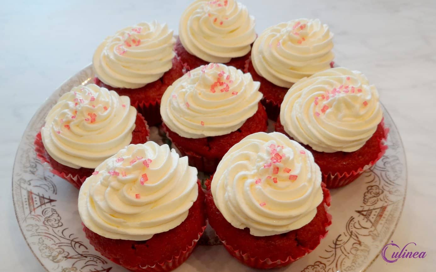 Red Velvet rode bieten cupcakes