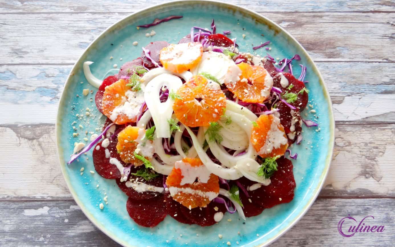 Rode biet, venkel en rode koolsalade met sinaasappels