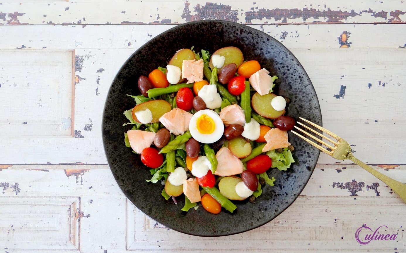Salade met groene asperges en zalm