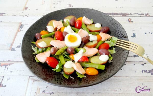 Salade met groene asperges en zalm