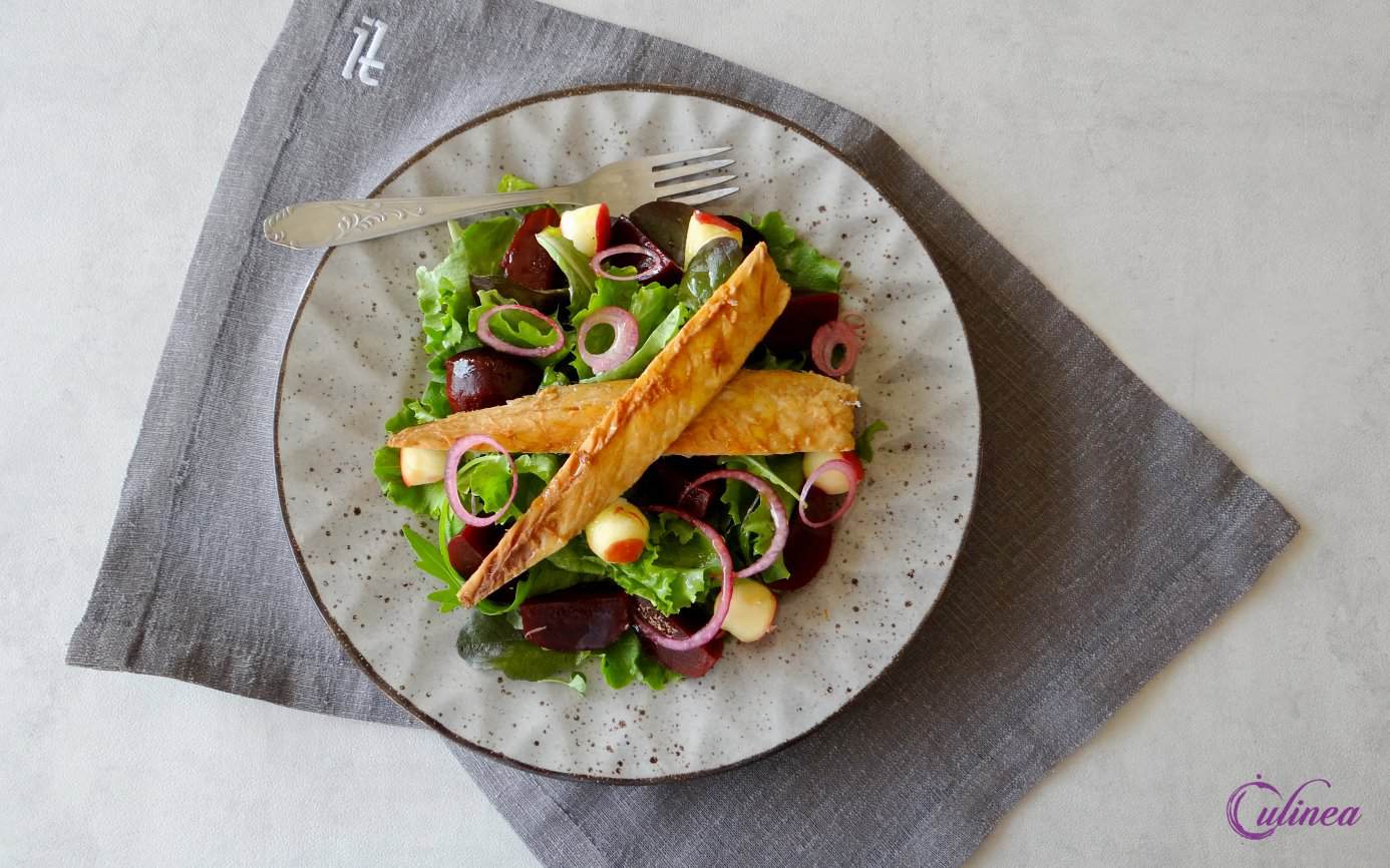 Salade met mini bietjes, makreel en rode ui