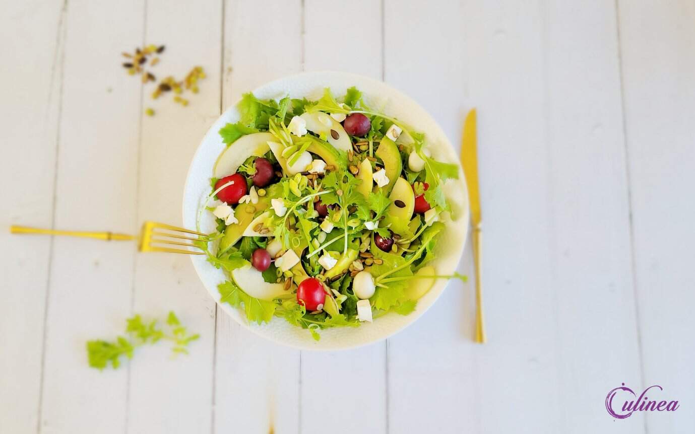 Salade van raapstelen en avocado