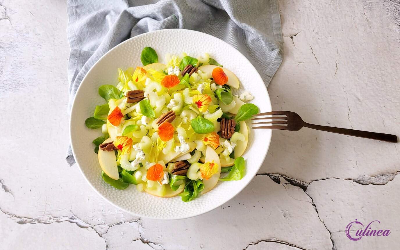 Selderij salade met blauwe kaas dressing