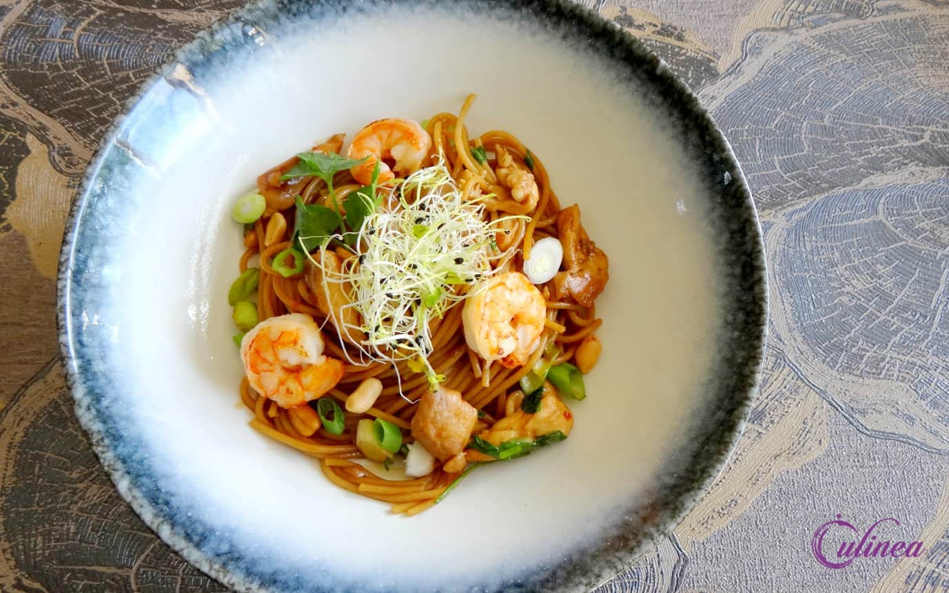 Spaghetti met Oosterse kip en garnalen