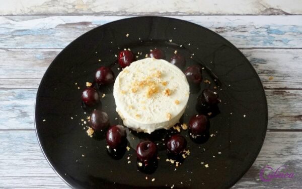 Tahin halvaparfait met kersen