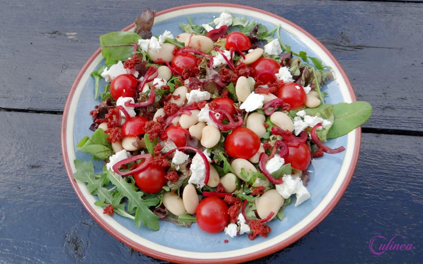 Witte bonensalade met tomaatjes en chorizokruimels