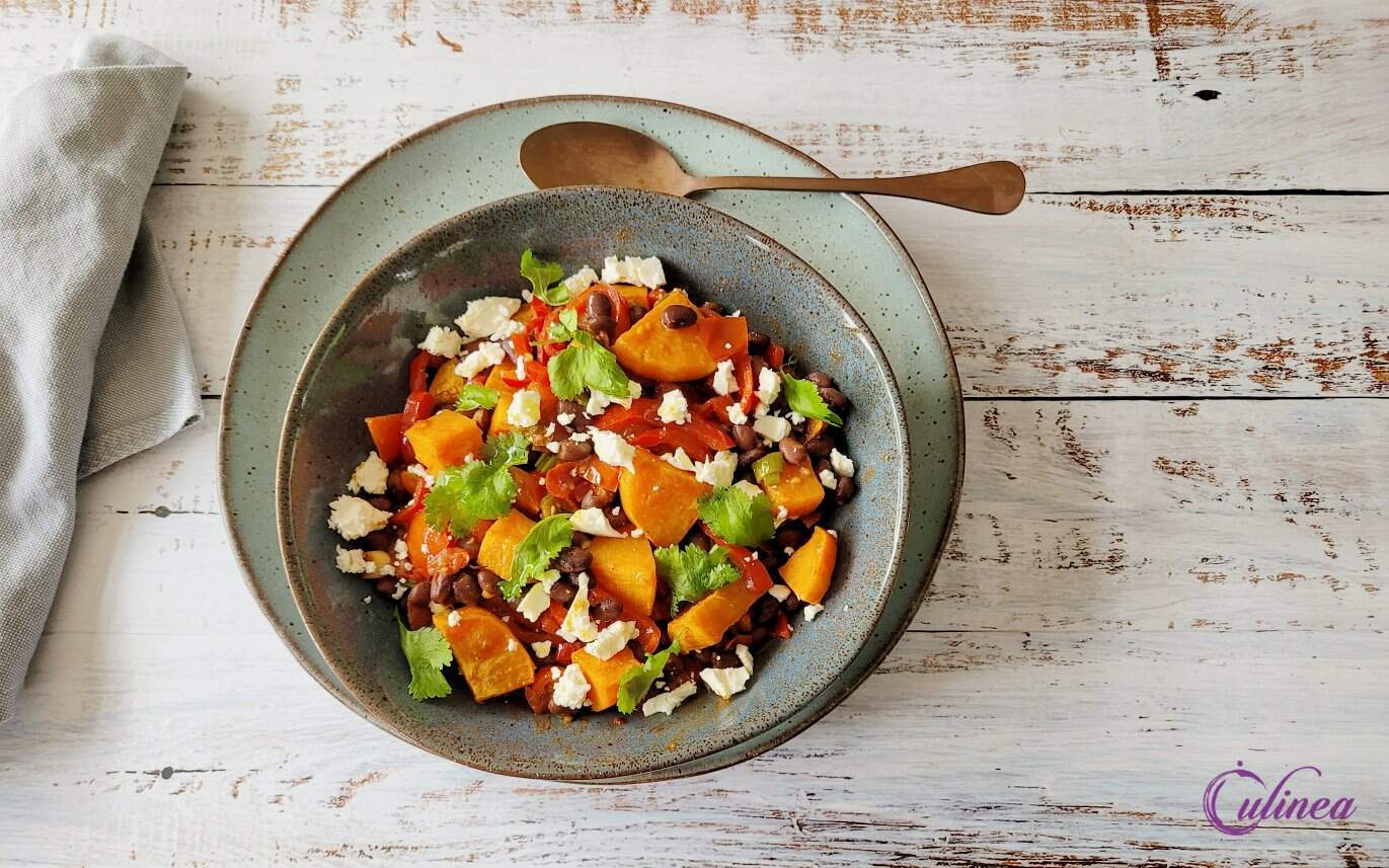 Zwarte bonenschotel met zoete aardappel