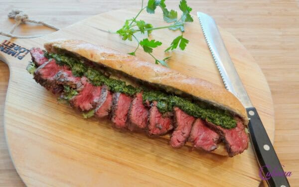 Stokbrood met longhaas en peterseliesalsa