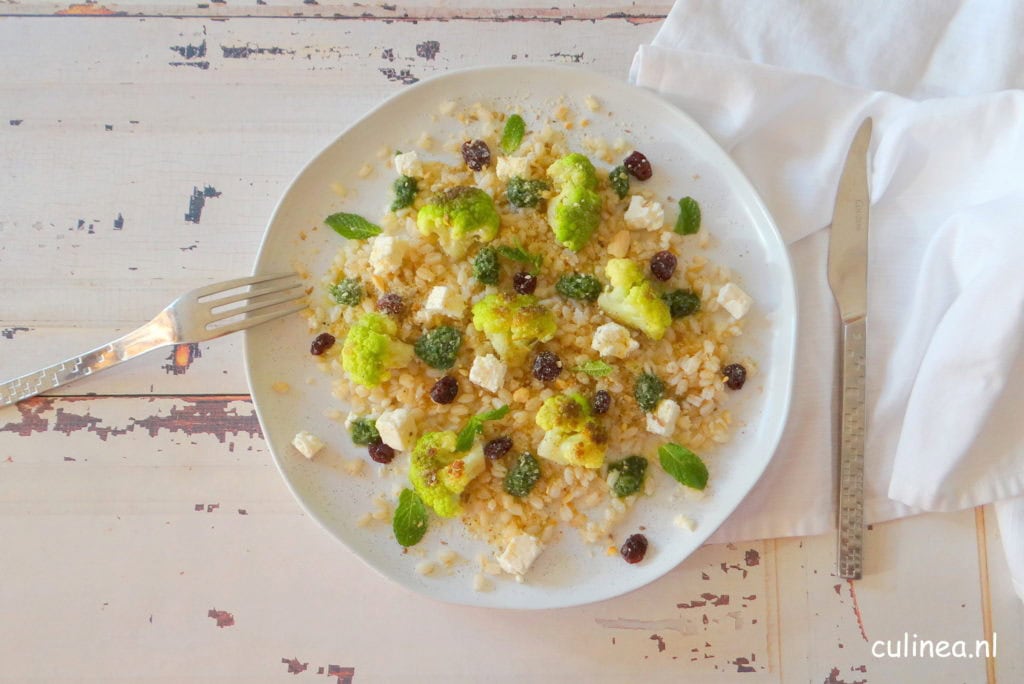 Warme salade van gebakken bloemkool met farro