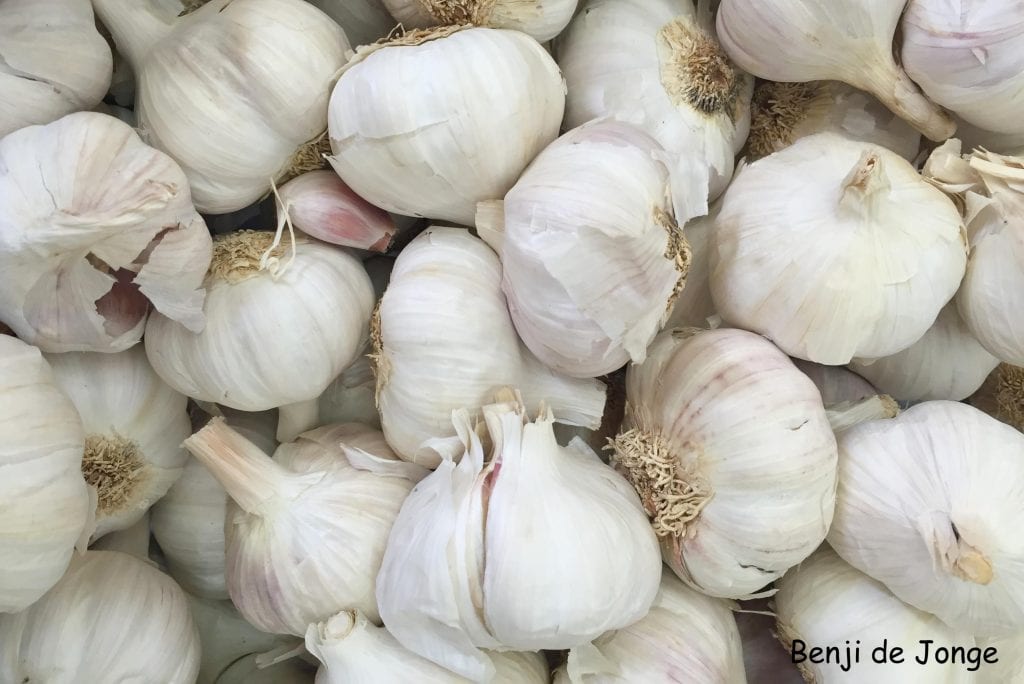 Hoe kan je knoflookadem neutraliseren?