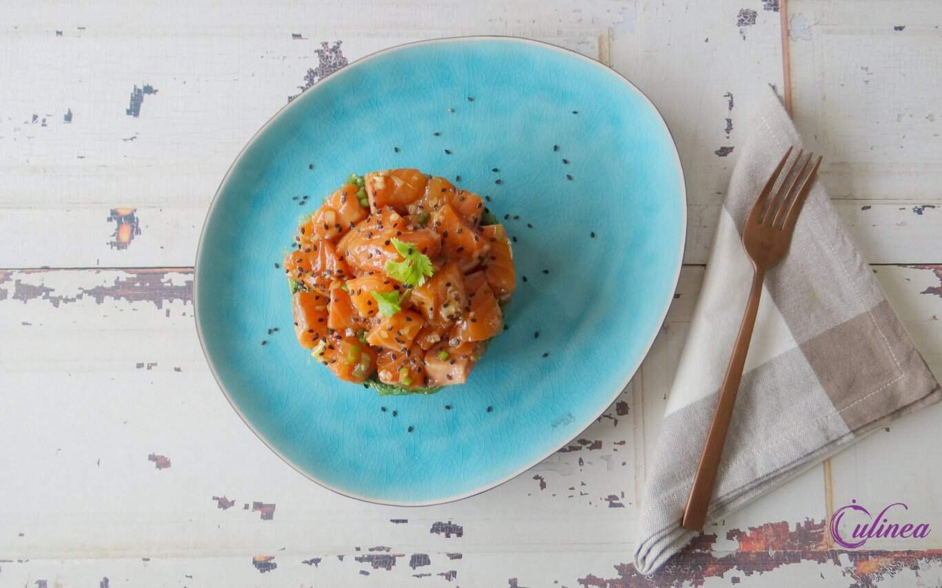 Poke-taartje van zalm