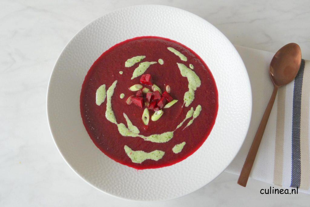 Koude rode bietensoep