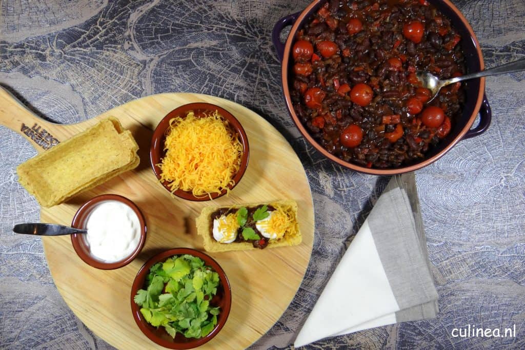 Vegetarische chili met zwarte en rode kidneybonen