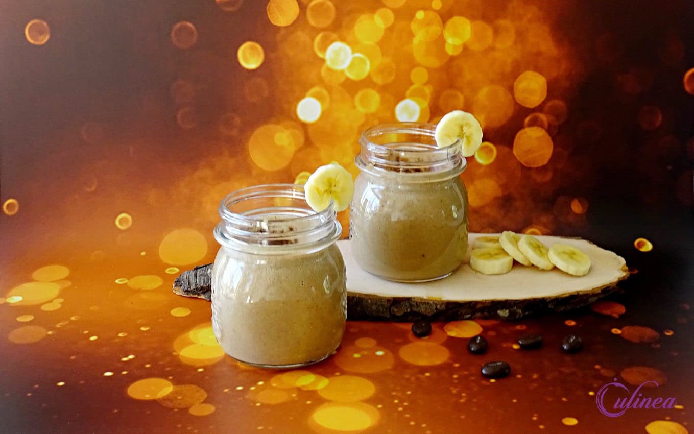 Koffie amandel en banaansmoothie