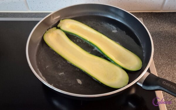Vegetarisch gevulde courgettes