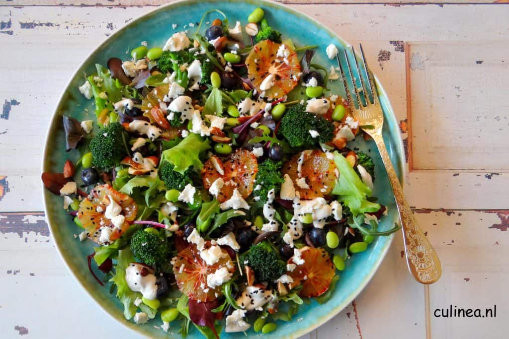 Salade van broccoli, bloedsinaasappel en feta