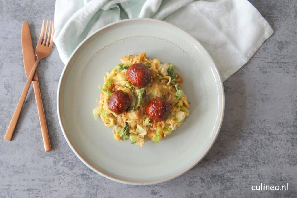 Stamppot groene kool met pittige balletjes