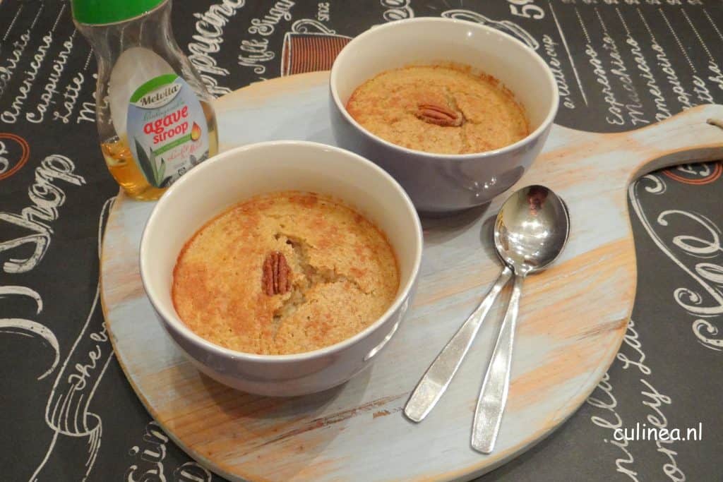 Bananenbrood in een kom