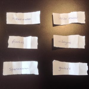 Kikkererwten curry met aubergine, bonen en gamba's