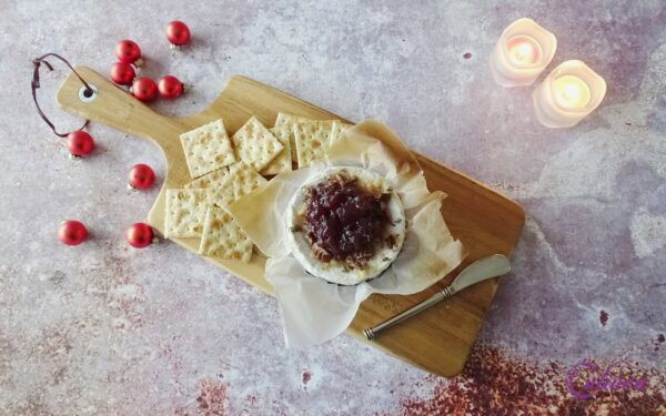 Camembert uit de oven met een zoete topping