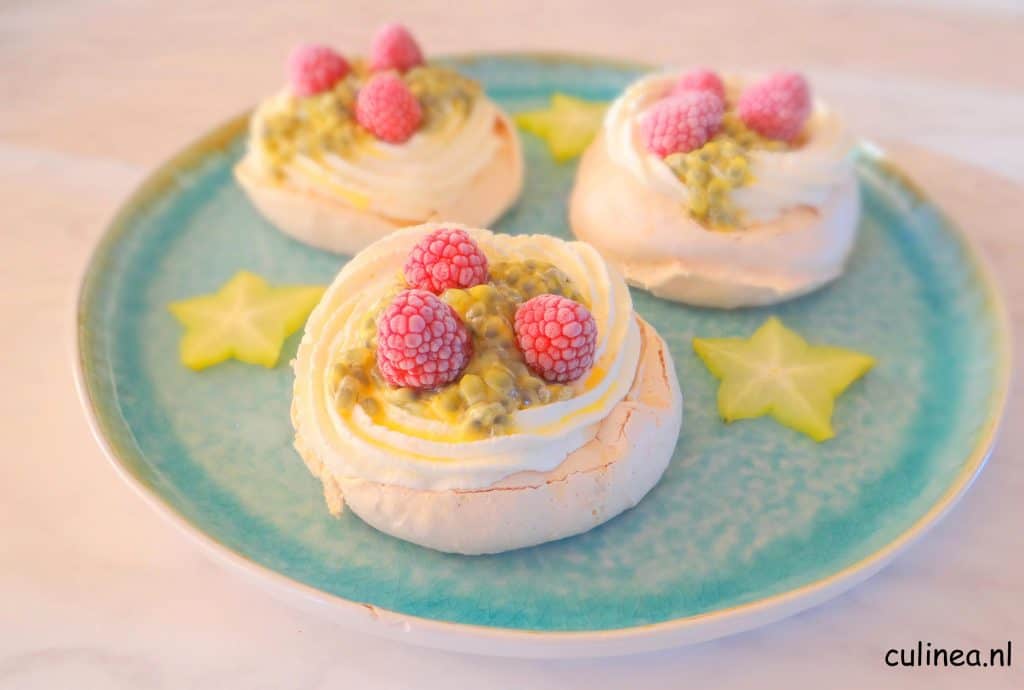 Pavlova's gevuld met mascarpone en passiefruit