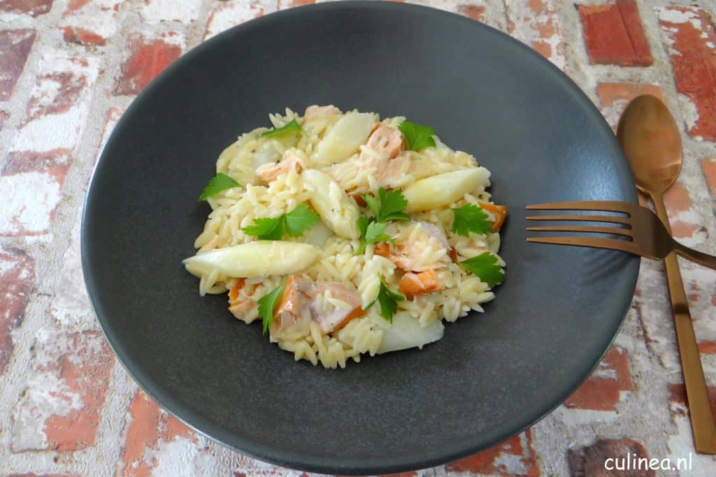 Orzo met asperges en gerookte zalm