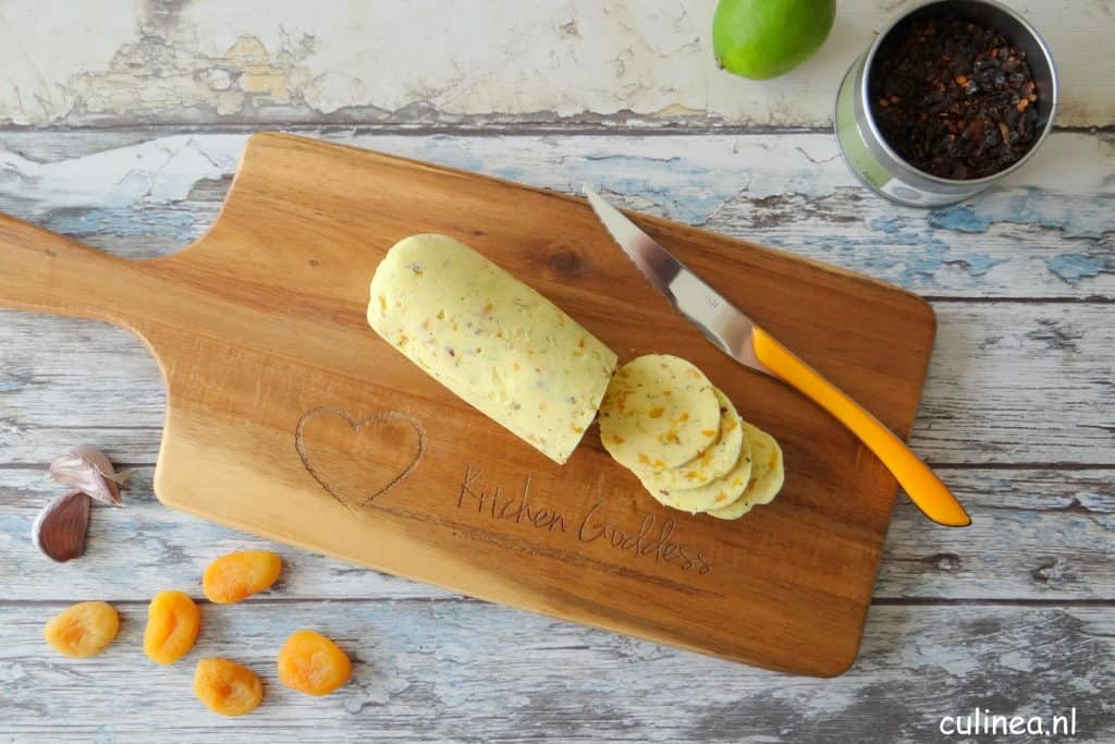 Chipotle kerrieboter met gedroogde abrikozen