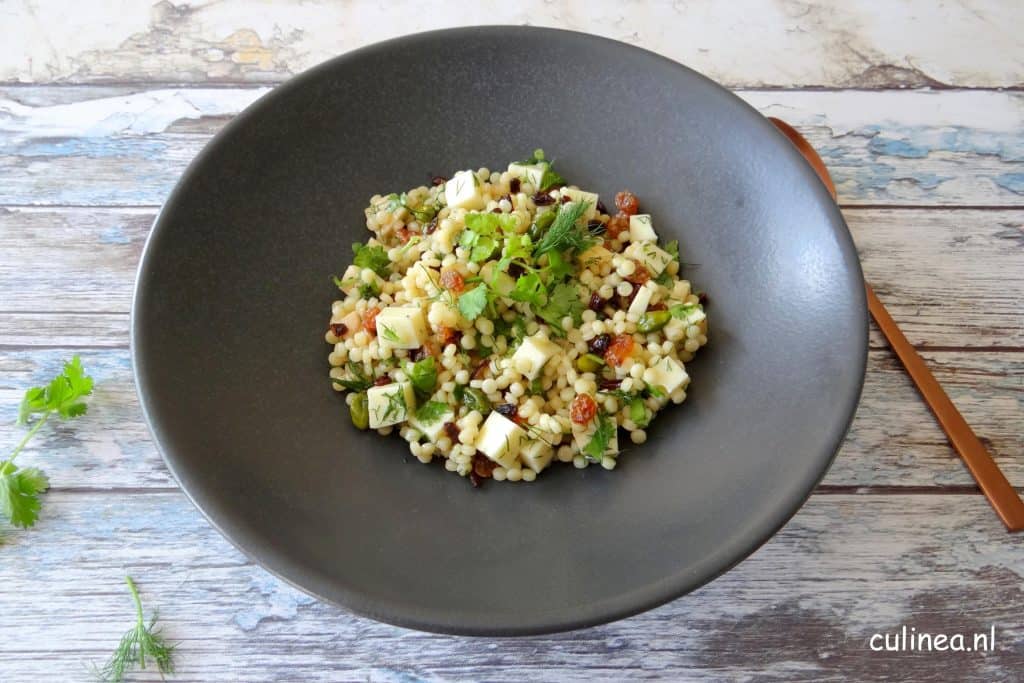 Parelcouscous salade met citroen en verse kruiden