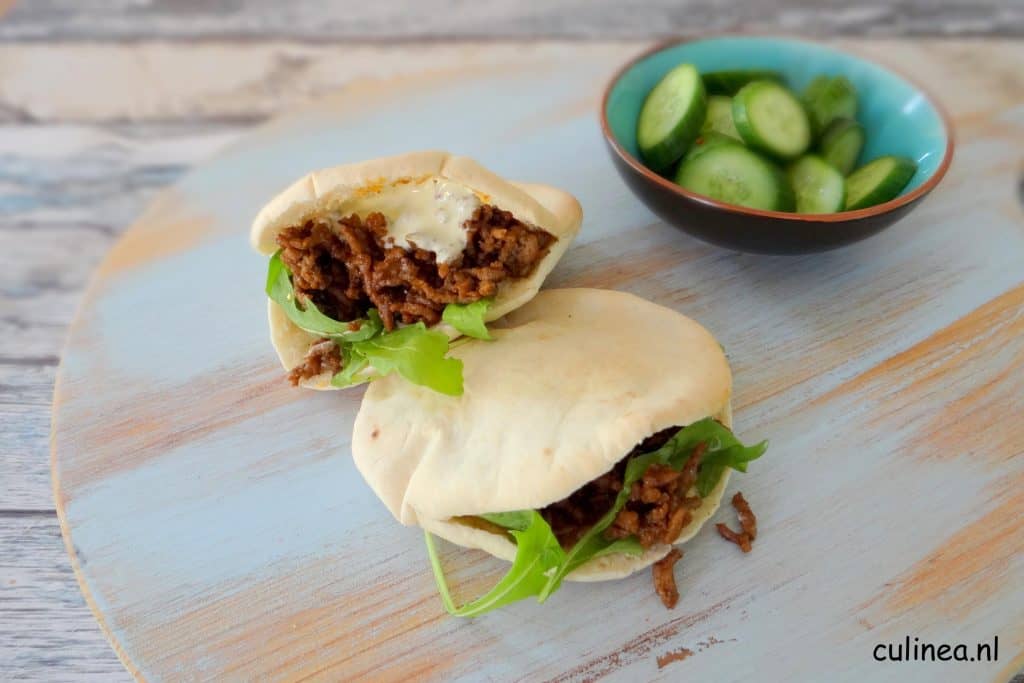 Pitabroodjes gevuld met pittig Bulgogi gehakt