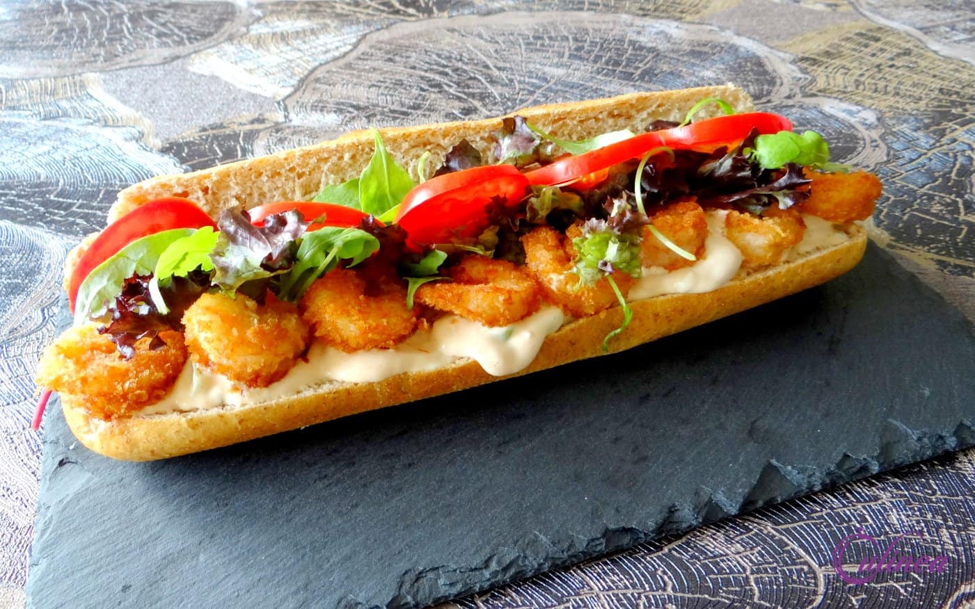 Po'Boy sandwich met garnalen en pittige saus