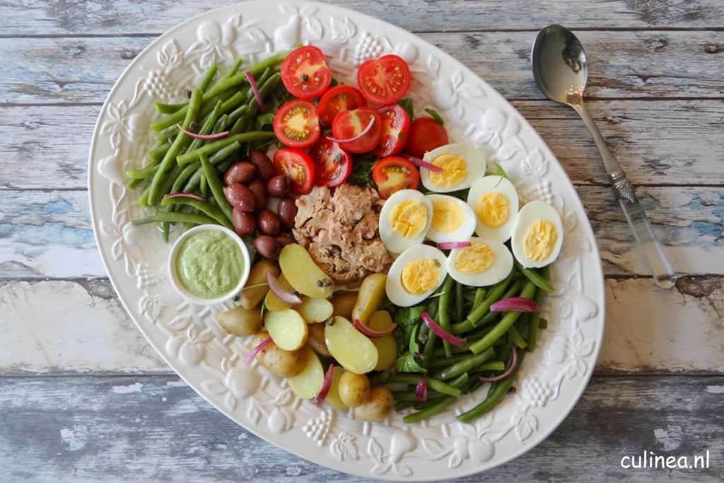 Salade Niçoise met romige basilicumdressing