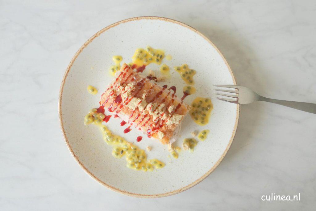 Tompouce met halva en passiefruit