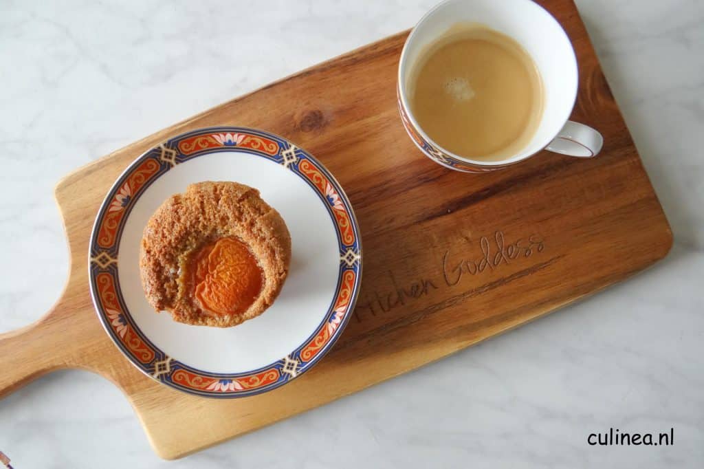 Amandelcakejes met abrikozen